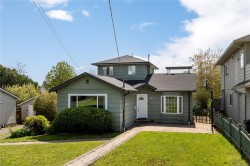545 Tait St Saanich, BC V8Z 4V6