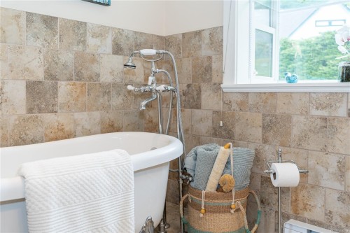 1067 Herd Rd, Duncan, BC 