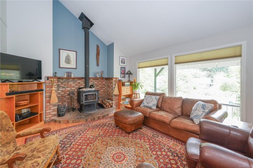 1067 Herd Rd, Duncan, BC 