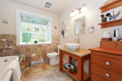 1067 Herd Rd, Duncan, BC 