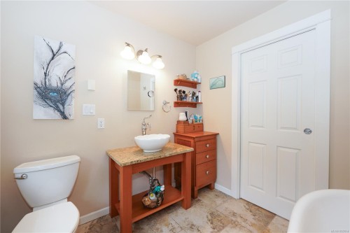 1067 Herd Rd, Duncan, BC 