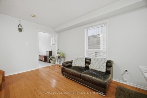 588 Rossellini Drive, Mississauga, ON - Indoor Photo Showing Living Room