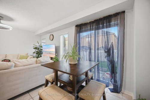 588 Rossellini Drive, Mississauga, ON - Indoor Photo Showing Living Room