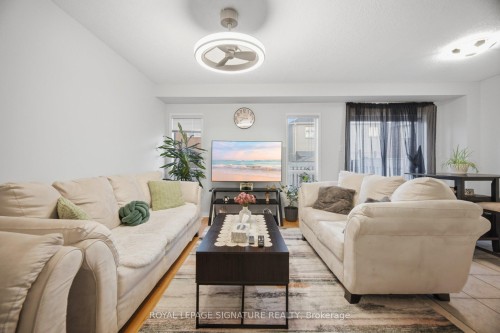 588 Rossellini Drive, Mississauga, ON - Indoor Photo Showing Living Room