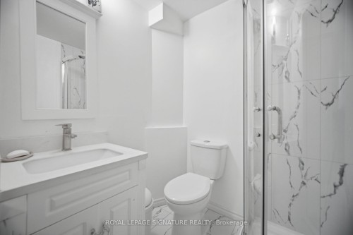 588 Rossellini Drive, Mississauga, ON - Indoor Photo Showing Bathroom