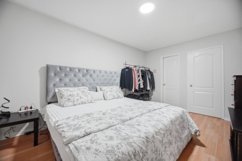 588 Rossellini Drive, Mississauga, ON - Indoor Photo Showing Bedroom