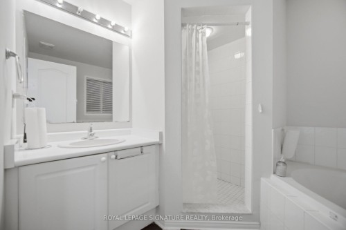 588 Rossellini Drive, Mississauga, ON - Indoor Photo Showing Bathroom