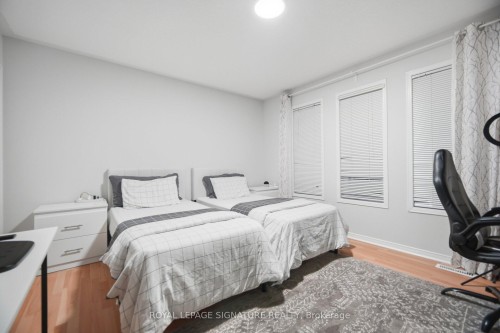 588 Rossellini Drive, Mississauga, ON - Indoor Photo Showing Bedroom