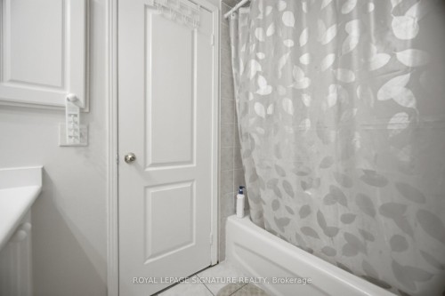 588 Rossellini Drive, Mississauga, ON - Indoor Photo Showing Bathroom