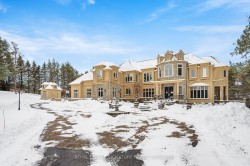 8 Elia Drive Whitchurch-Stouffville, ON L4A 7X5