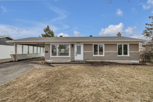 7226 Rue de Verneuil  Québec (Charlesbourg), QC G1H 4G4