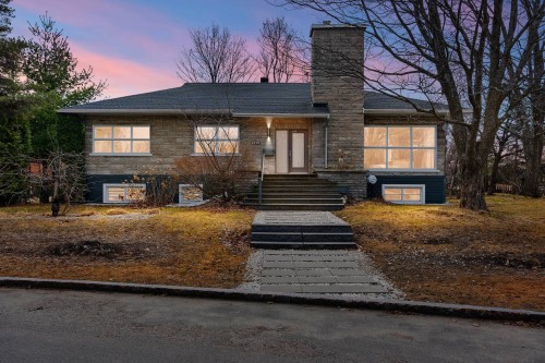 2219 Rue Bourbonnière  Québec (Sainte-Foy/Sillery/Cap-Rouge), QC G1T 1A9