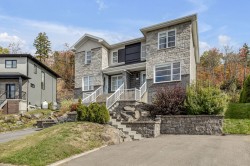 9433 Rue des Lièvres  Québec (Charlesbourg), QC G1G 0J3