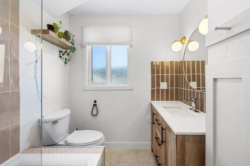 2085 Warren Avenue, Kimberley, BC - Indoor Photo Showing Bathroom