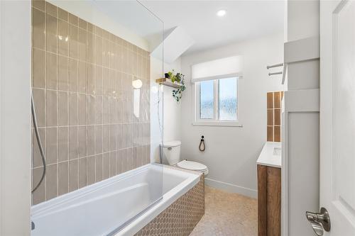 2085 Warren Avenue, Kimberley, BC - Indoor Photo Showing Bathroom