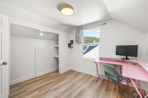 2085 Warren Avenue, Kimberley, BC - Indoor Photo Showing Office