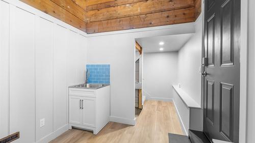 2085 Warren Avenue, Kimberley, BC - Indoor Photo Showing Other Room