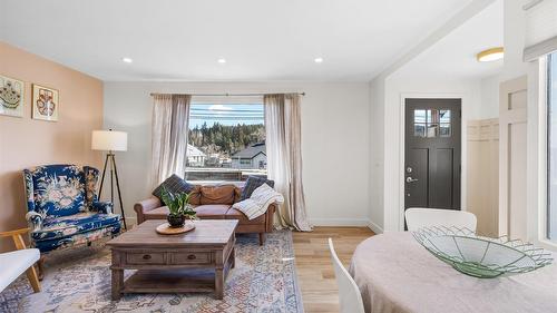 2085 Warren Avenue, Kimberley, BC - Indoor Photo Showing Living Room