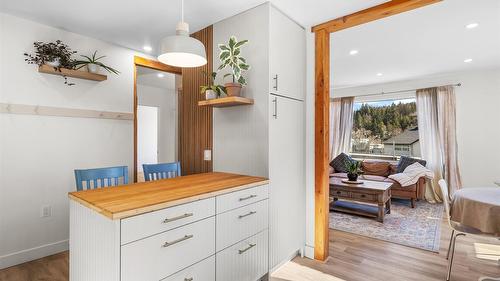 2085 Warren Avenue, Kimberley, BC - Indoor Photo Showing Other Room