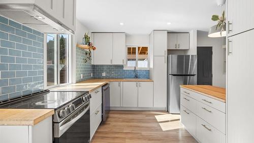2085 Warren Avenue, Kimberley, BC - Indoor Photo Showing Kitchen