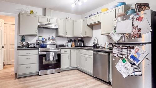 335 Chapman Street, Kimberley, BC - Indoor Photo Showing Kitchen