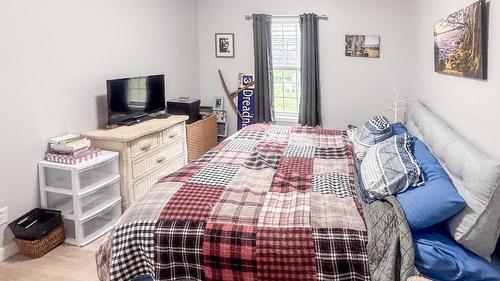 335 Chapman Street, Kimberley, BC - Indoor Photo Showing Bedroom
