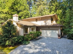 11340 Hedgerow Dr North Saanich, BC V8L 5S3