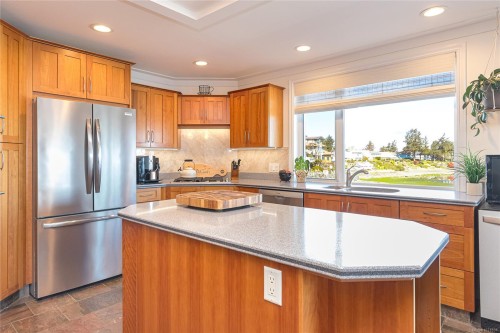 5-9885 Second St, Sidney, BC - Indoor Photo Showing Kitchen With Double Sink