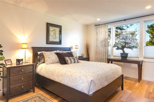5-9885 Second St, Sidney, BC - Indoor Photo Showing Bedroom