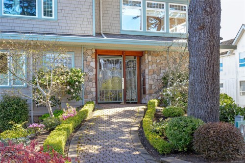 5-9885 Second St, Sidney, BC - Outdoor