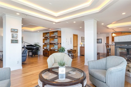 5-9885 Second St, Sidney, BC - Indoor Photo Showing Living Room