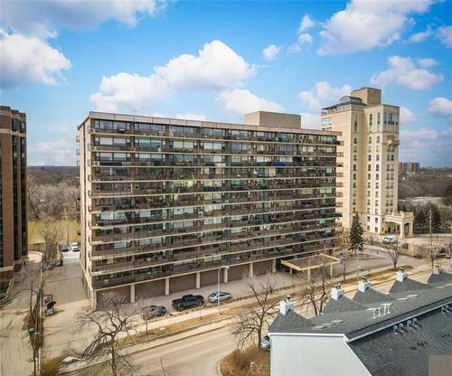 906-99 Wellington CR  Winnipeg, MB R3M 0A2