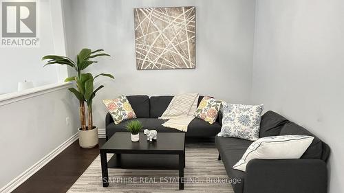 325 Trudeau Drive E, Milton, ON - Indoor Photo Showing Living Room