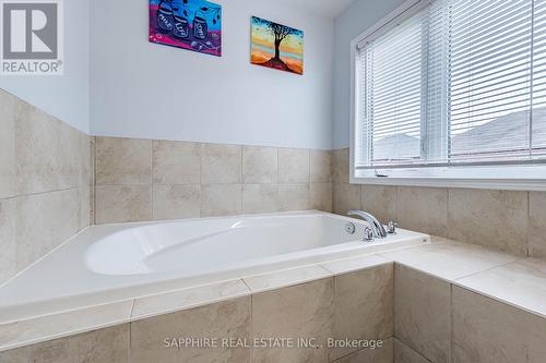 Soaker Tub in Ensuite - 325 Trudeau Drive E, Milton, ON - Indoor Photo Showing Bathroom