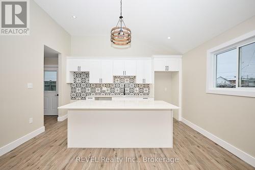 406 Hennepin Avenue, Welland (Lincoln/Crowland), ON - Indoor Photo Showing Kitchen
