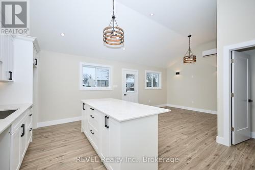 406 Hennepin Avenue, Welland (Lincoln/Crowland), ON - Indoor Photo Showing Kitchen