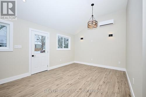 406 Hennepin Avenue, Welland (Lincoln/Crowland), ON - Indoor Photo Showing Other Room