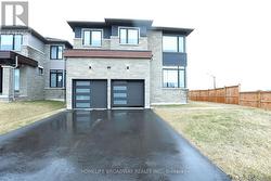 2 ROSANNIE CIRCLE Wasaga Beach, ON L9Z 0N4