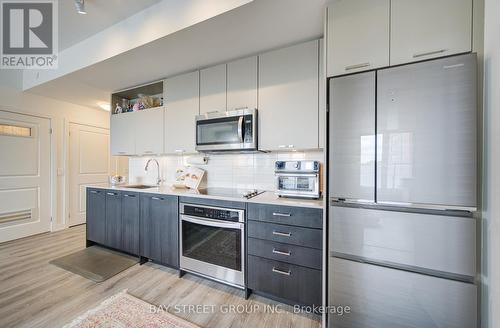 210 - 120 Eagle Rock Way, Vaughan, ON - Indoor Photo Showing Kitchen