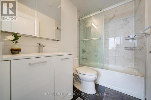 210 - 120 Eagle Rock Way, Vaughan, ON - Indoor Photo Showing Bathroom