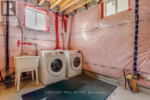 3226 William Rose Way, Oakville, ON - Indoor Photo Showing Laundry Room