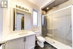 Main Floor Ensuite Bathroom - 