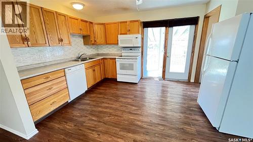 117 Herbert Street, Maple Creek, SK - Indoor Photo Showing Kitchen With Double Sink