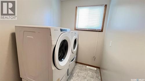 117 Herbert Street, Maple Creek, SK - Indoor Photo Showing Laundry Room