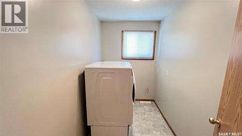 117 Herbert Street, Maple Creek, SK - Indoor Photo Showing Laundry Room