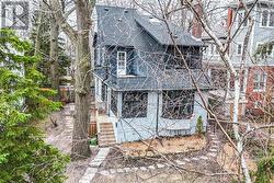 18 BLANTYRE AVENUE Toronto, ON M1N 2R4