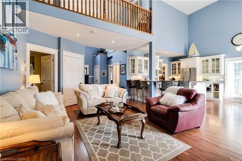 1026 Beach Boulevard, Hamilton, ON - Indoor Photo Showing Living Room