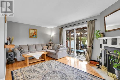 Living Room - 730 Malibu Terrace, Ottawa, ON - Indoor Photo Showing Living Room