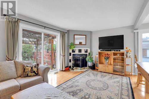 730 Malibu Terrace, Ottawa, ON - Indoor Photo Showing Living Room
