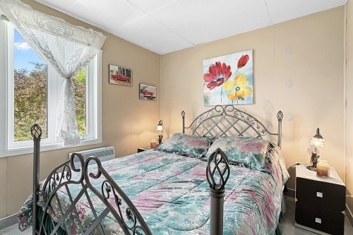 Chambre à coucher - 50 Ch. Du Lac-Cassel, Low, QC - Indoor Photo Showing Bedroom